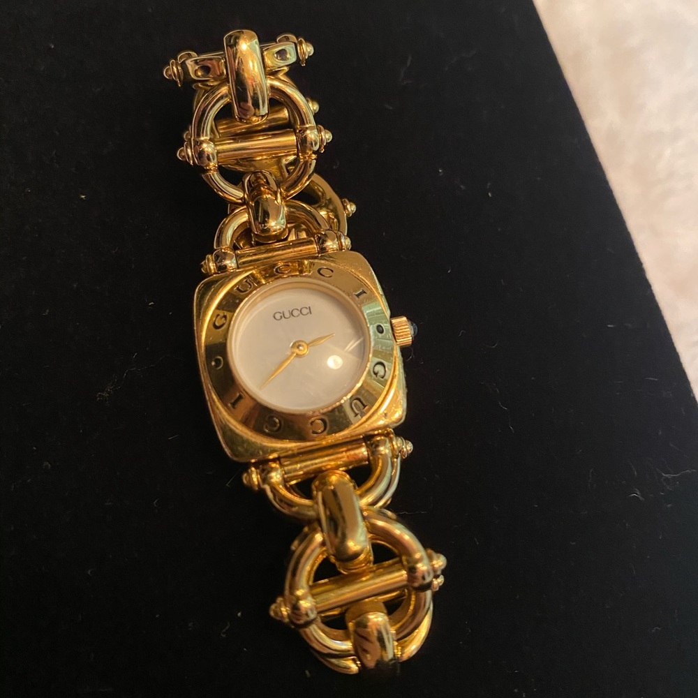 Gucci women wrist watch